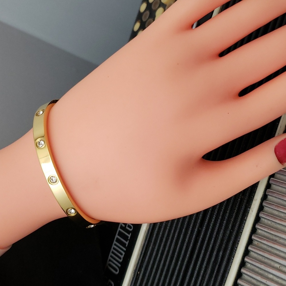 AWESOME GOLD PLATED LOVE STYLE RHINESTONE BANGLE BRACELET